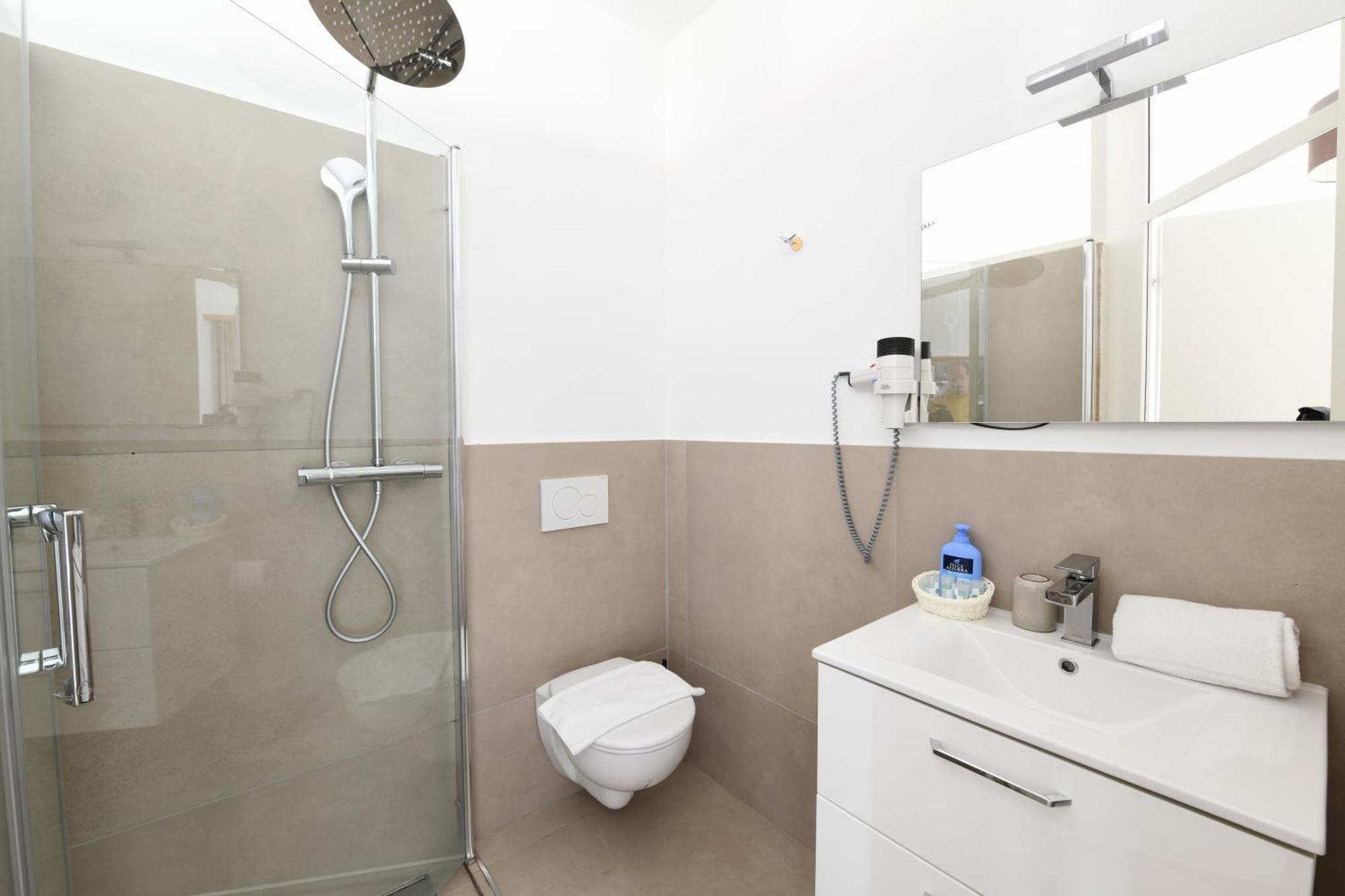 7Rooms - Self Check-In 24H Free Parking Losone Bagian luar foto