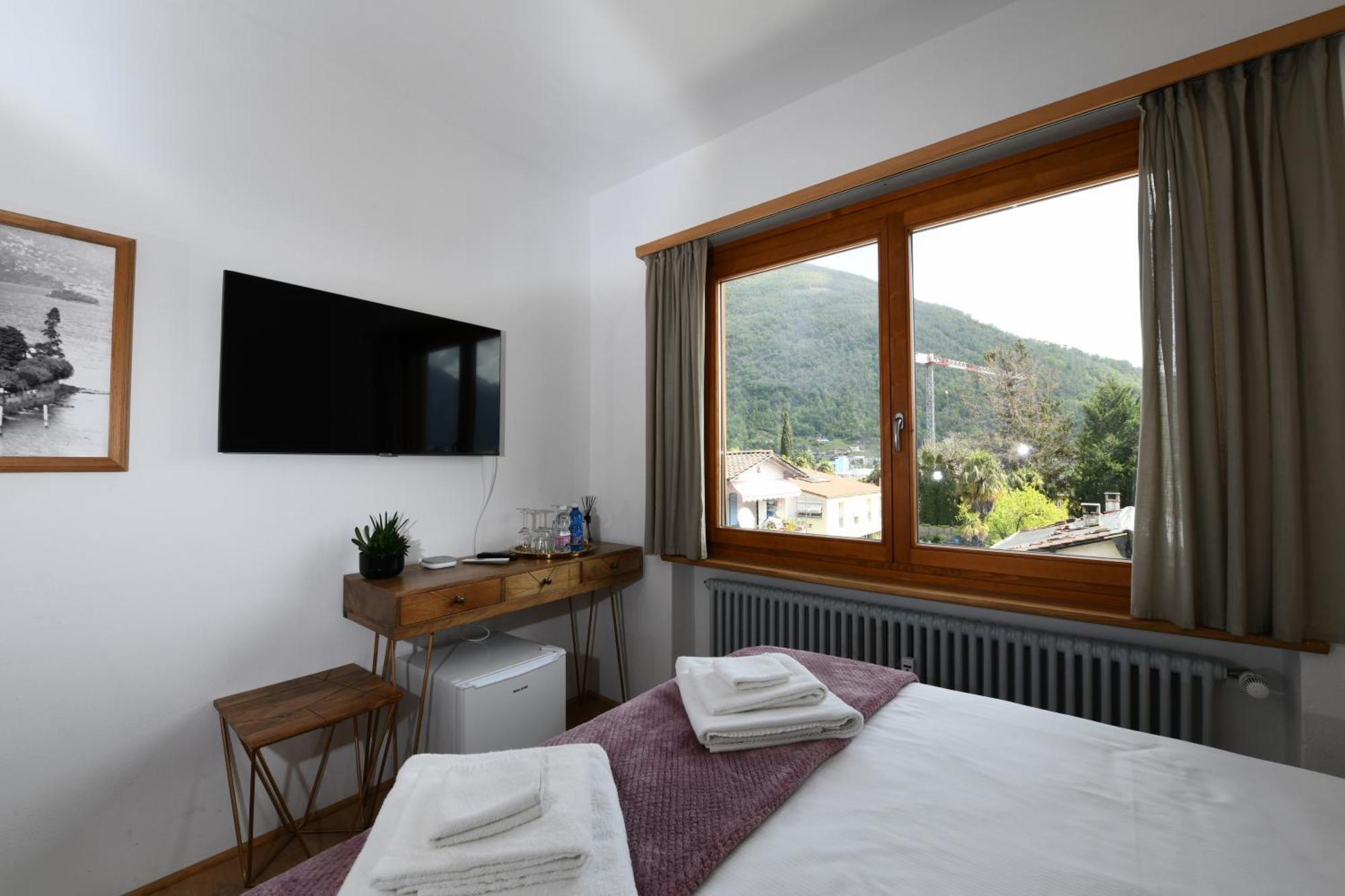 7Rooms - Self Check-In 24H Free Parking Losone Bagian luar foto